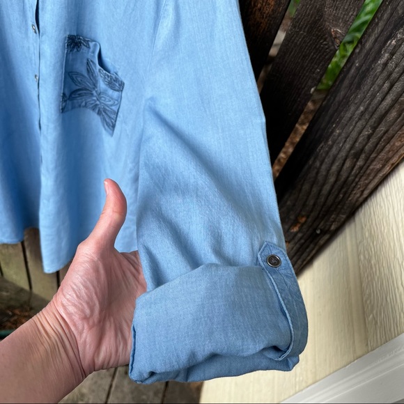 Chambray Lightweight Floral Embroidered Button Down Shirt Sz M - Picture 7 of 12